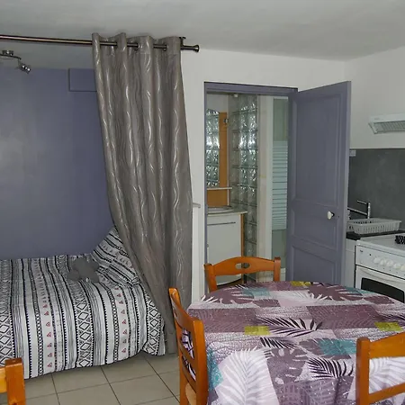 La Maison Jaune Proche Et Marche Avec Wifi