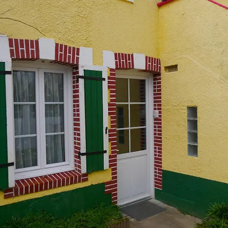 Apartment La Maison Jaune Proche Et Marche Avec Wifi